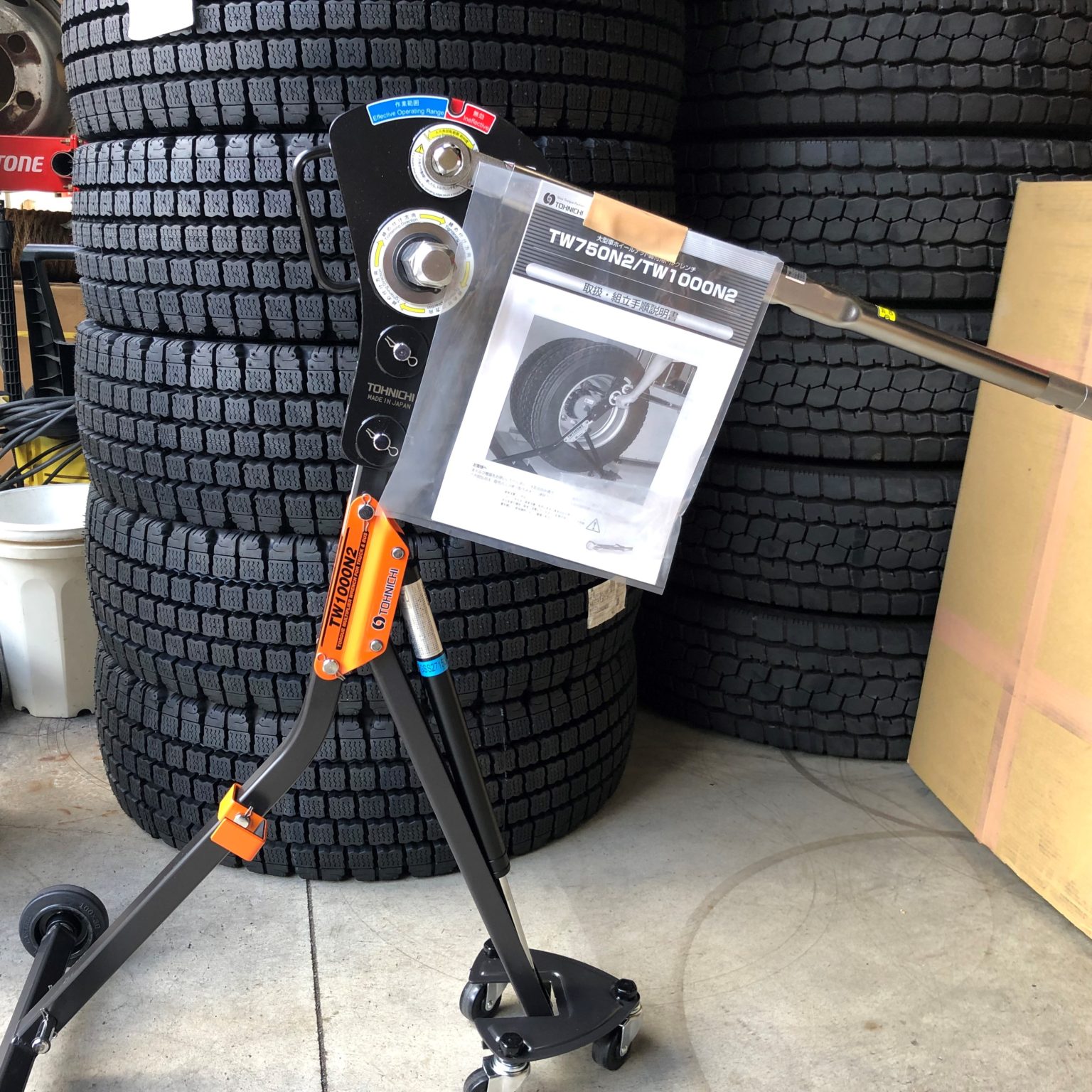 自立型トルクレンチ トラックタイヤ交換・保管 ブリヂストン北大阪TRC