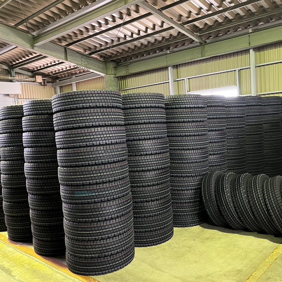 スタッドレスタイヤ（商品ID:m25895484320の再取引き） VRX2 新品スタッドレスタイヤ 225/55R17 ×4本